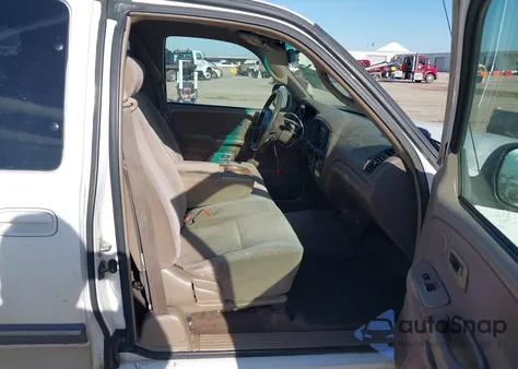 2002 Toyota Tundra Sr5 V8 z USA, uszkodzony, nr VIN 5TBBT44112S311732